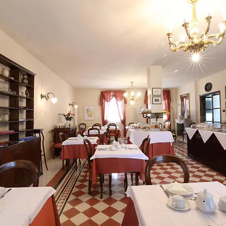 Dell' Orso Bevitore Bed & Breakfast 2*