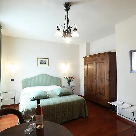 Dell' Orso Bevitore Bed & Breakfast Verduno