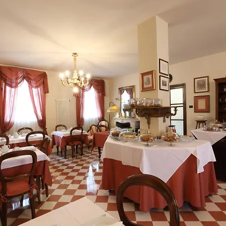 Dell' Orso Bevitore Alojamento de Acomodação e Pequeno-almoço 4*