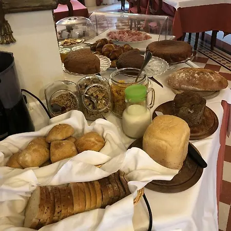 Dell' Orso Bevitore Frühstückspension Verduno